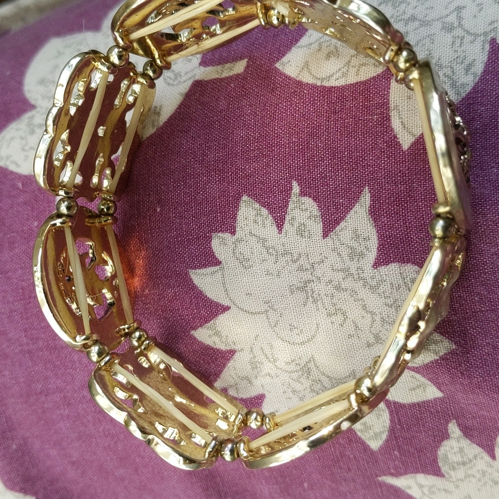 ☀️🌹 Gold Roses Bracelet - Picture 3 of 3